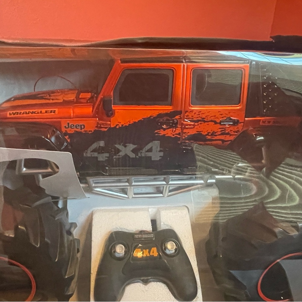 Full Function Radio Control Jeep - Picture 5 of 10